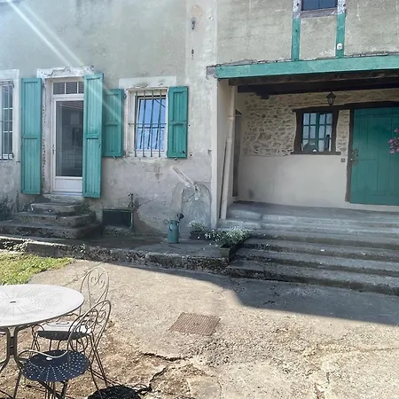 Demeure D'autrefois Guest house Passins